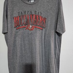 NFL Tampa Bay Buccaneers Gray Short-Sleeve Graphic Tee with Red Logo